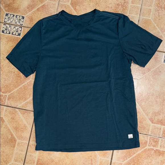 Vuori tee shirt top - Picture 1 of 5